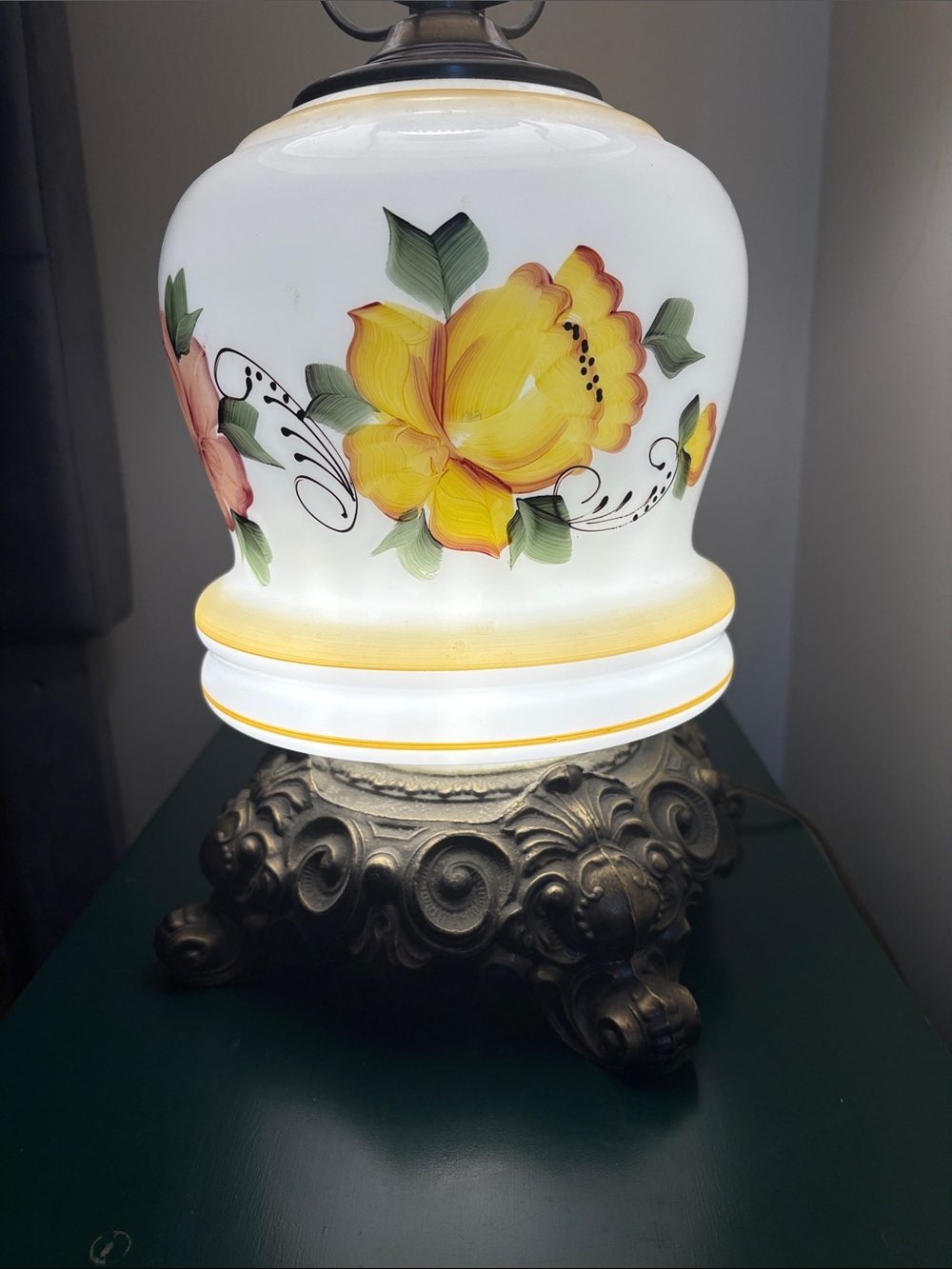 Vintage Gone with the Wind Vintage Lamp - Picture 4 of 8
